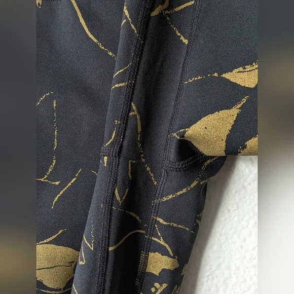 Nike Dri Fit Active Athletic Leggings Black & Gold Cherry Blossoms Design - Picture 5 of 7